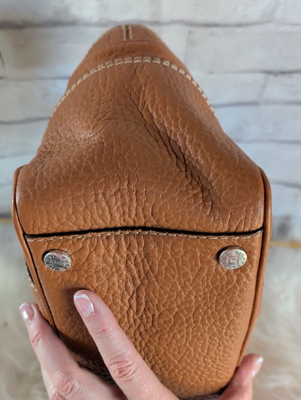 Vintage MICHAEL Michael Kors Classic Tan Leather Tote Bag - Picture 7 of 11